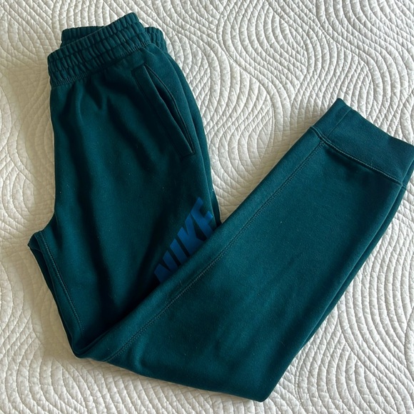 Nike joggers - Picture 2 of 3